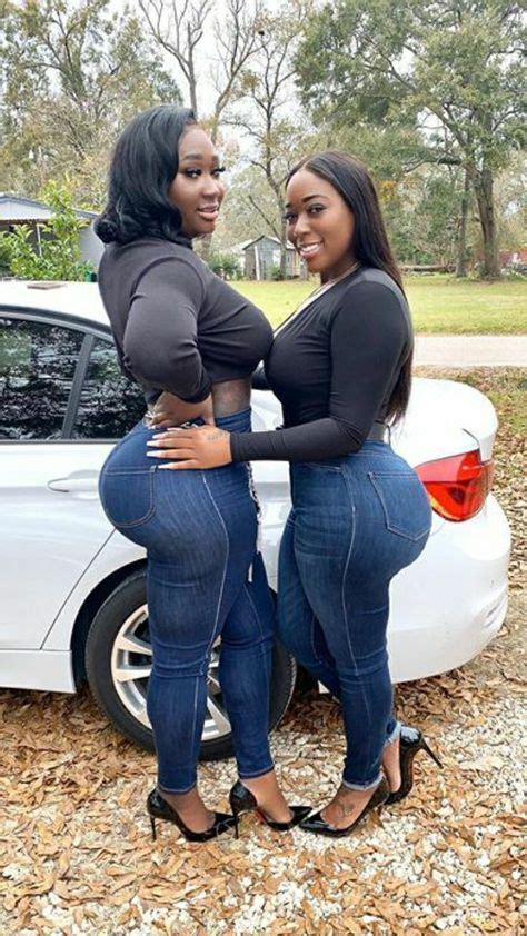 huge booty lesbians